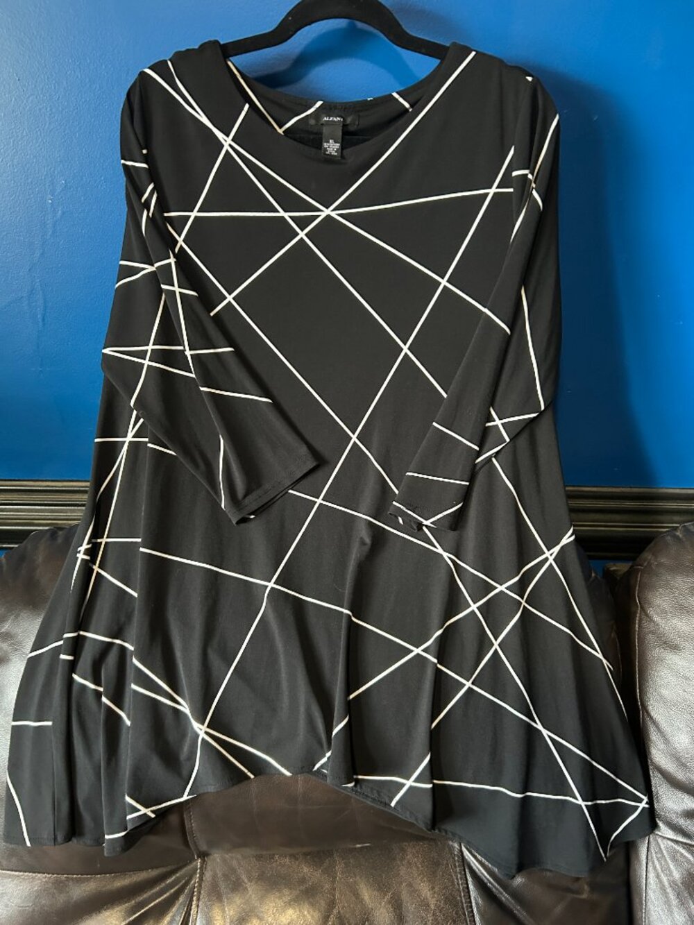 Alfani XL abstract black/white stripe angled lines asymmetrical tunic top